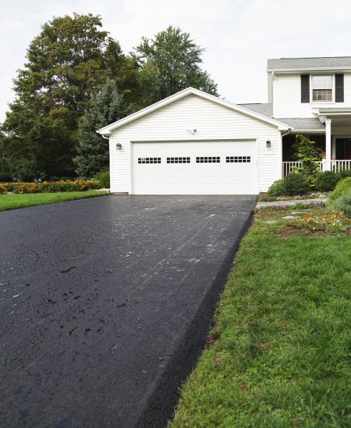 Cost of Blacktop Driveway Paving in Modesto